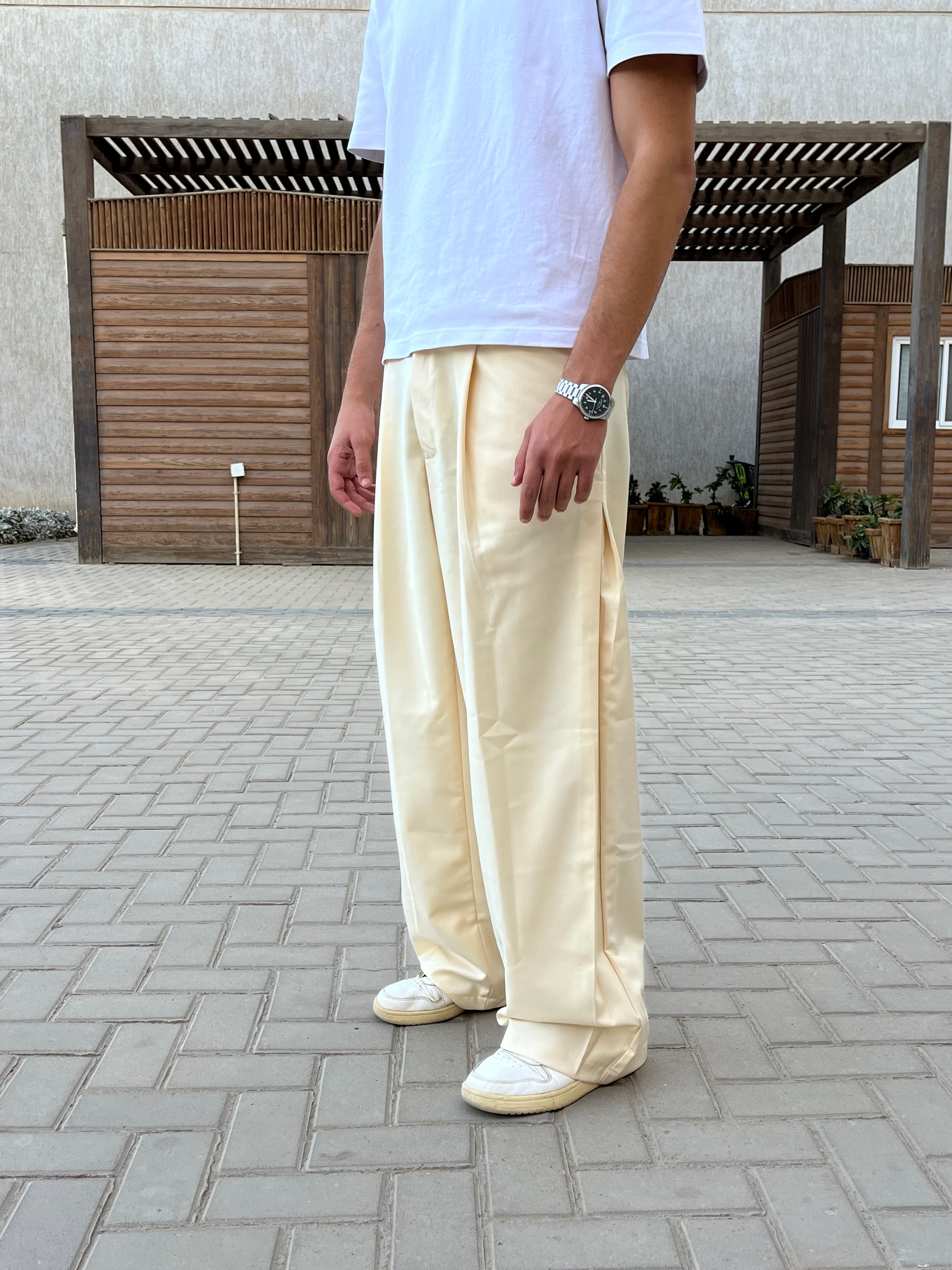 PLEATED WIDE-LEG TROUSERS