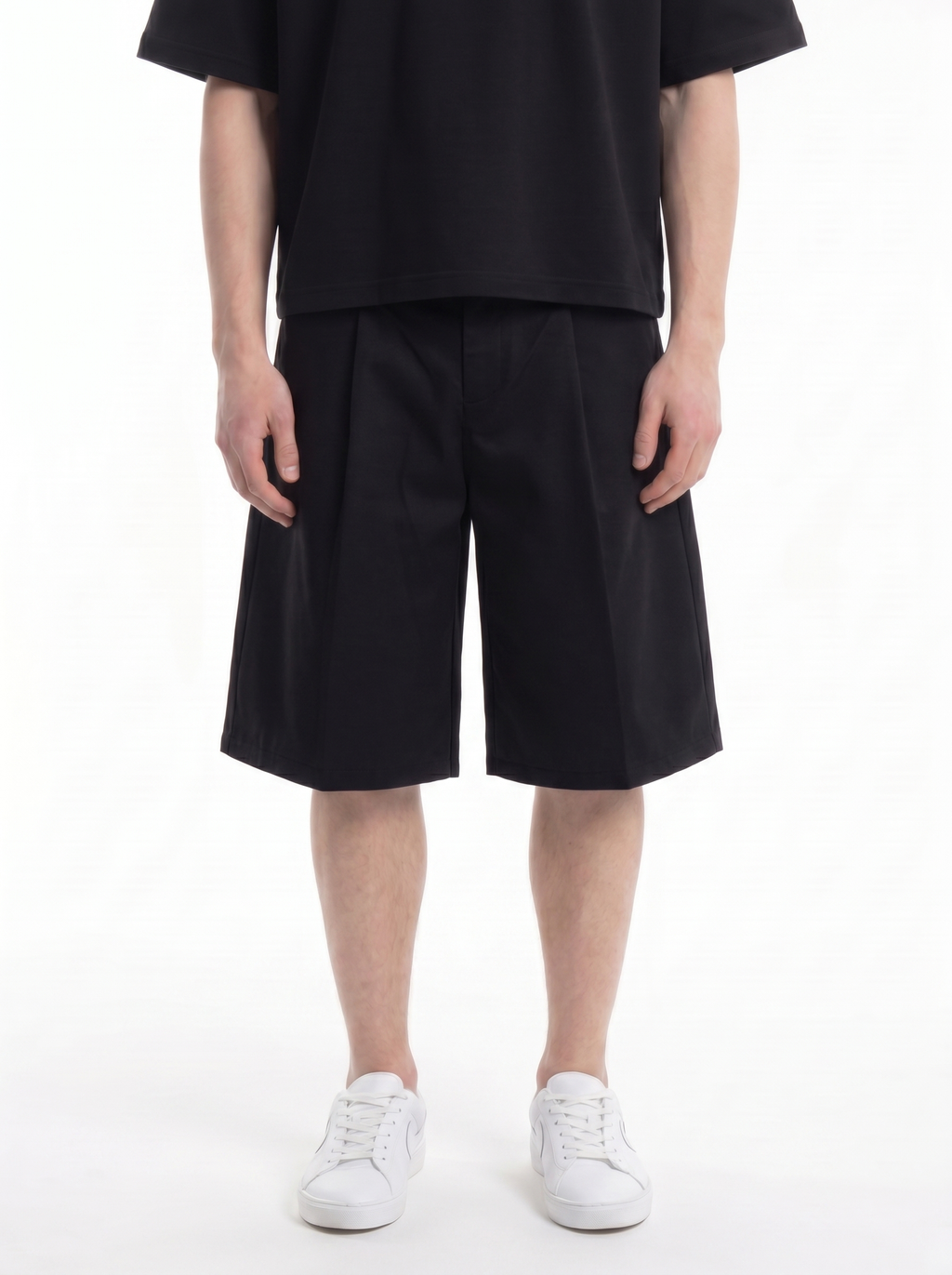 WIDE-LEG PLEATED SHORTS - BLACK