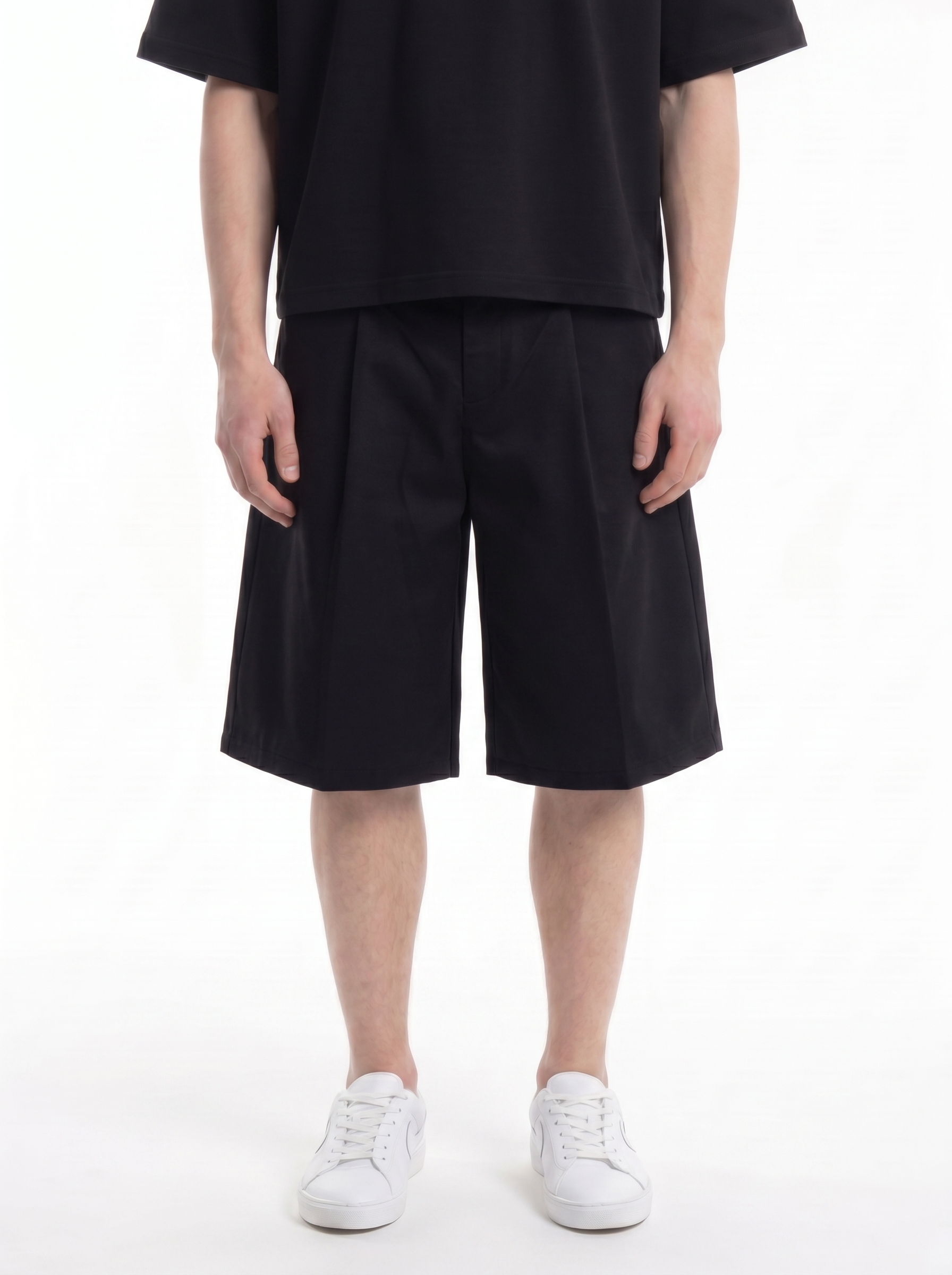 WIDE-LEG PLEATED SHORTS - BLACK