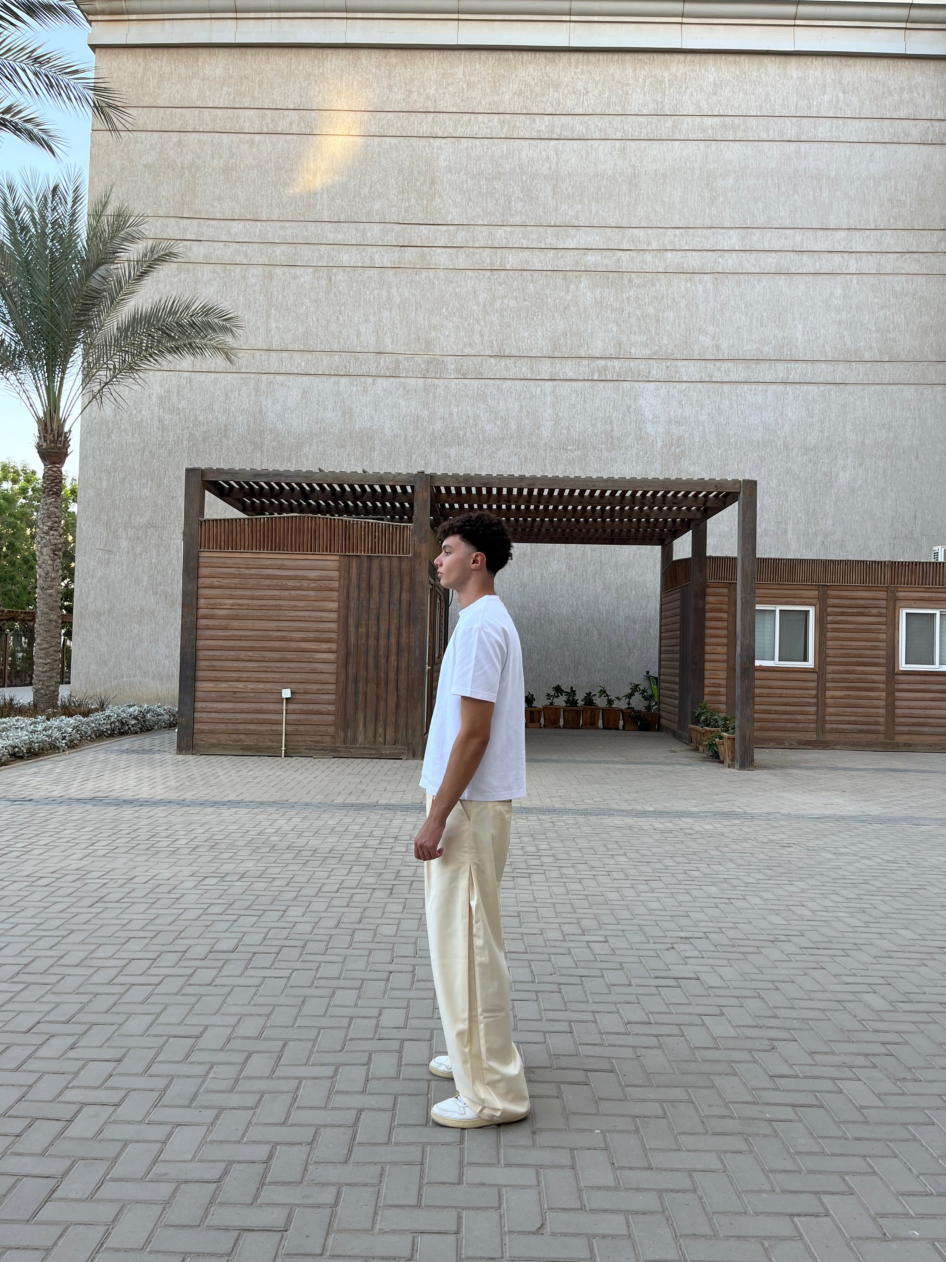 PLEATED WIDE-LEG TROUSERS