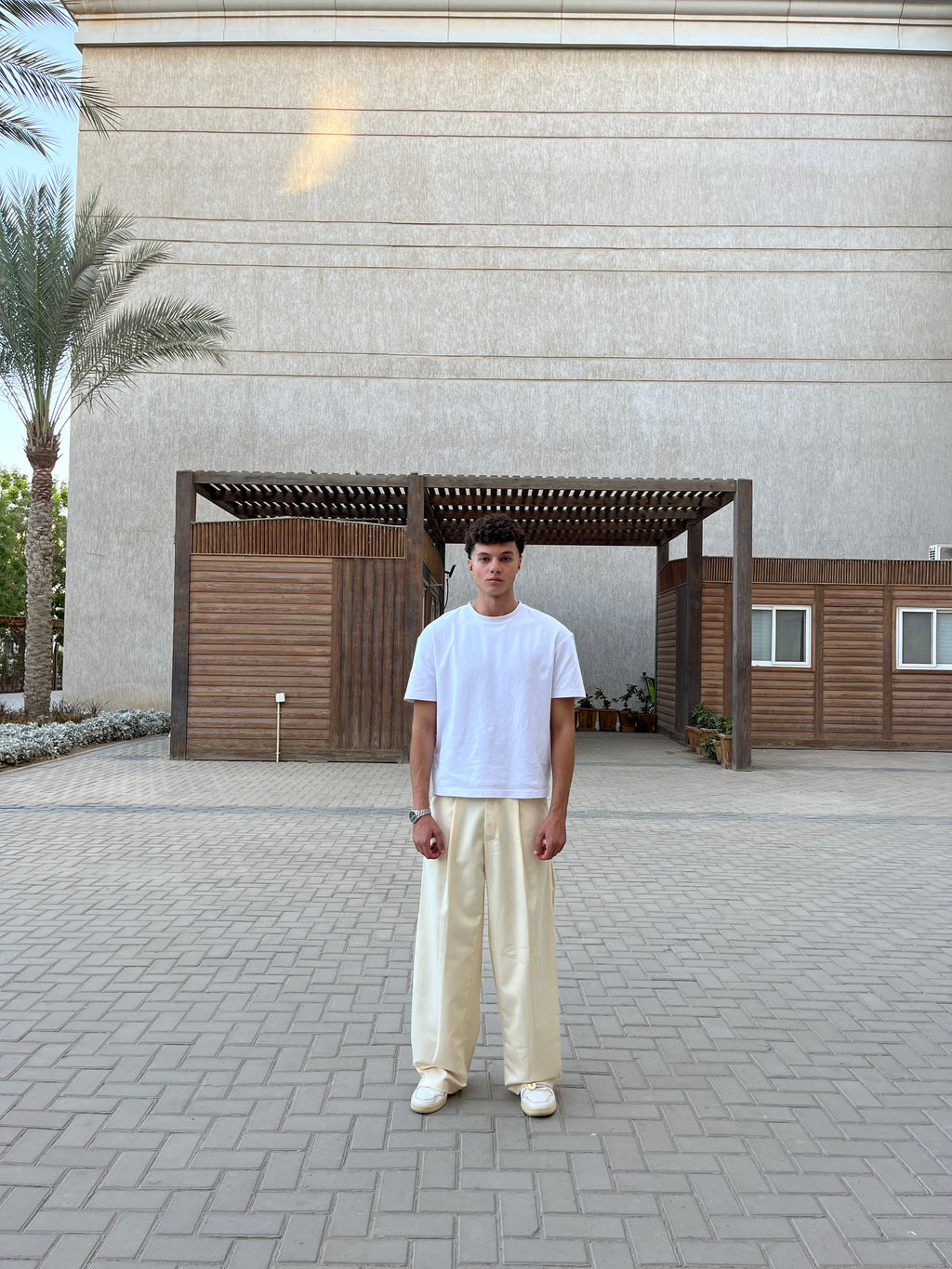 PLEATED WIDE-LEG TROUSERS