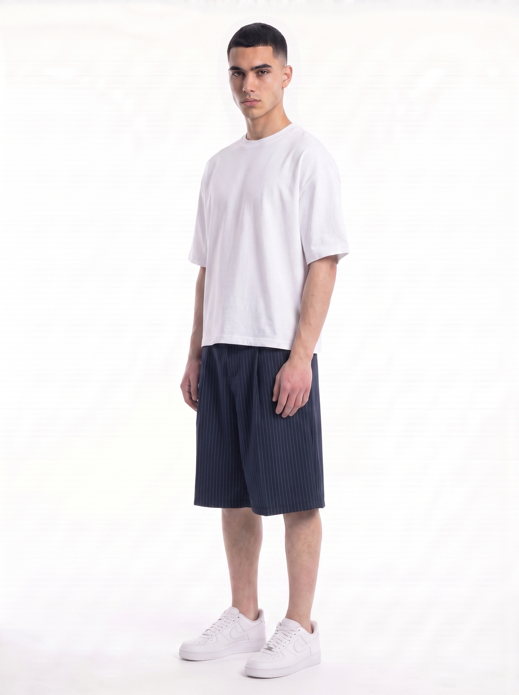 STRIPED WIDE-LEG PLEATED SHORTS - NAVY
