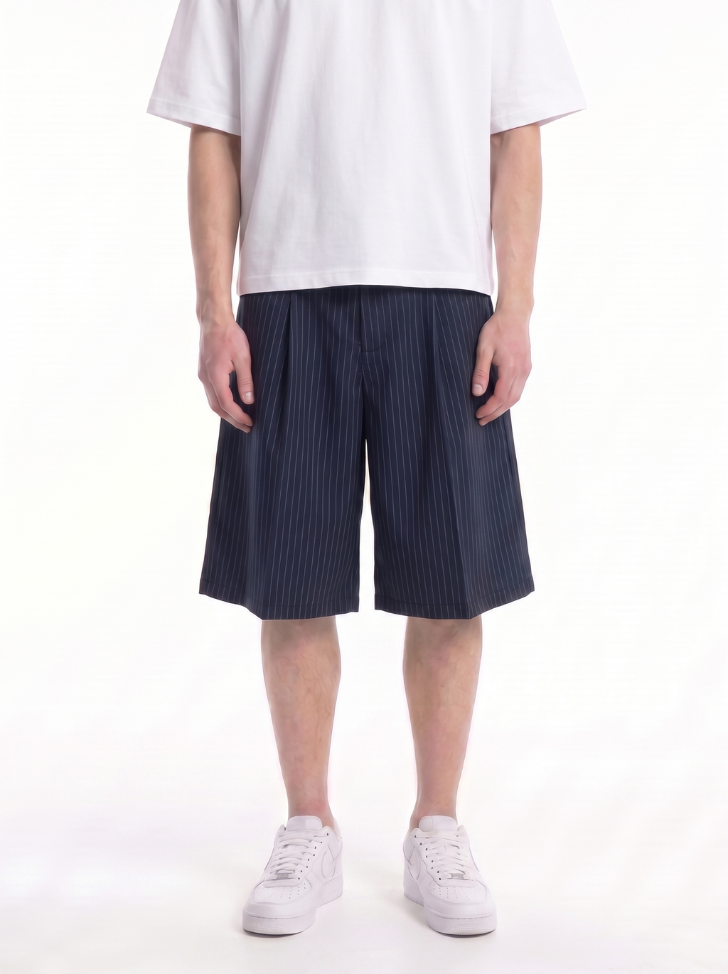 STRIPED WIDE-LEG PLEATED SHORTS - NAVY